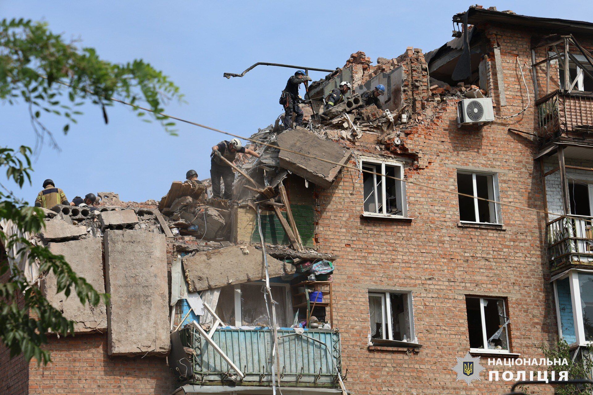 Russians shelled a residential area of Kharkiv: a high-rise building was hit, there are damages and casualties