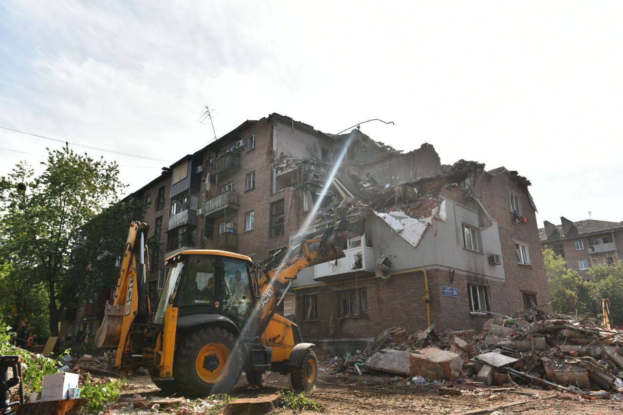 Russians shelled a residential area of Kharkiv: a high-rise building was hit, there are damages and casualties