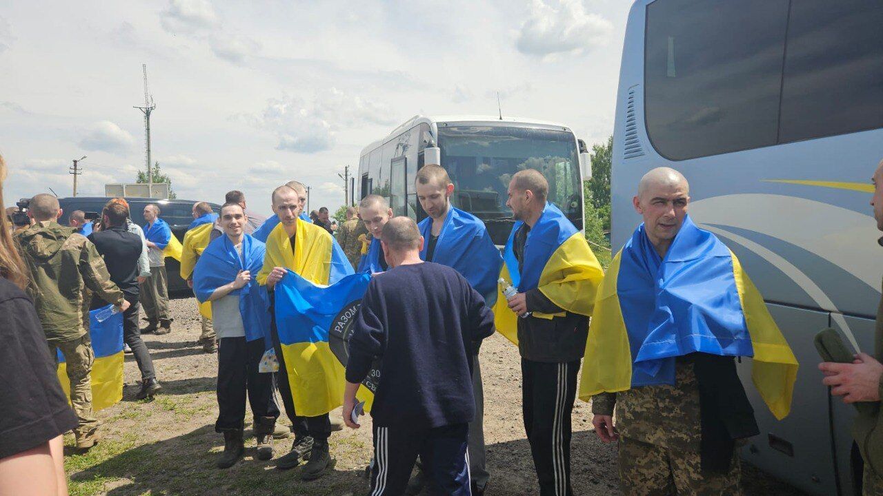 Another 75 people have been returned to Ukraine from Russian captivity, including the defenders of Mariupol. Photos and videos