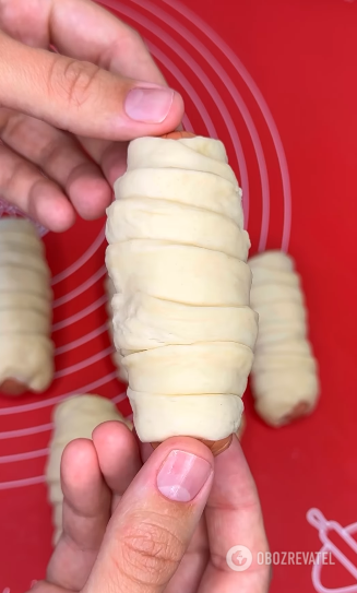 Sausages in dough: how to make a delicious snack without any problems