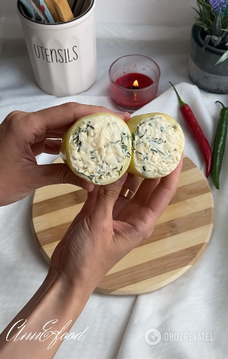 Peppers with cheese and garlic: making an easy and beautiful appetizer