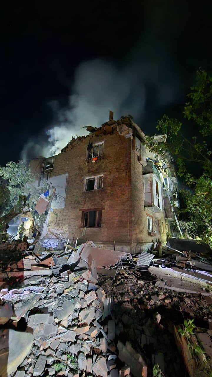 Russians shelled a residential area of Kharkiv: a high-rise building was hit, there are damages and casualties