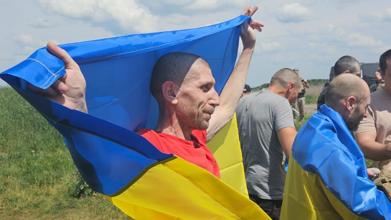 Another 75 people have been returned to Ukraine from Russian captivity, including the defenders of Mariupol. Photos and videos