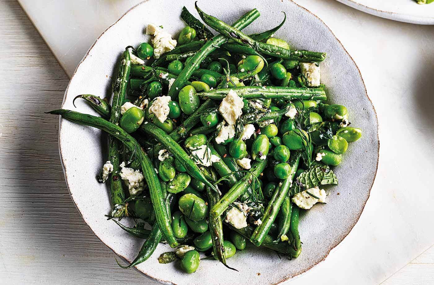 Asparagus beans in breadcrumbs: how to cook a delicious vegetable