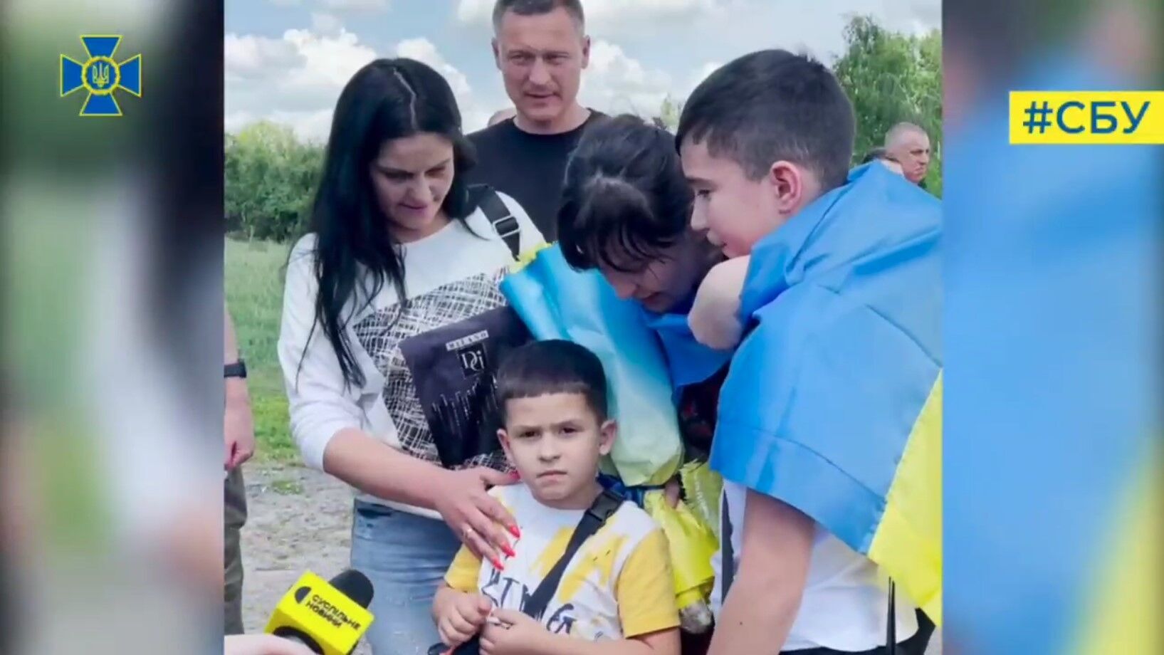 Hugs, tears and joy: SBU shows exclusive video of military and civilians released from captivity returning to Ukraine