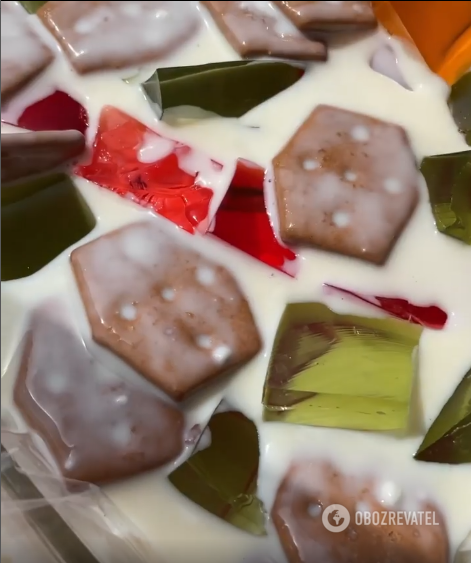 ''Broken glass'' with condensed milk: a familiar dessert in a new way
