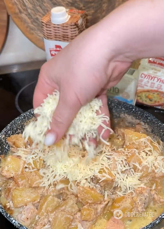 You've never fried potatoes like this before: how to cook a hearty vegetable for lunch