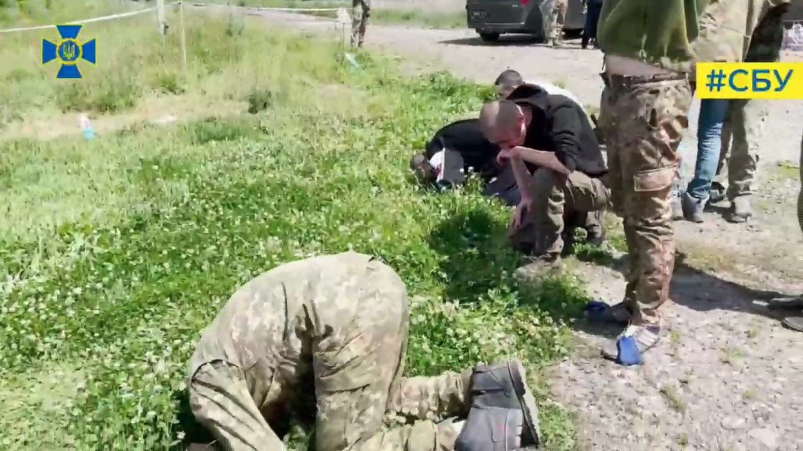 Hugs, tears and joy: SBU shows exclusive video of military and civilians released from captivity returning to Ukraine