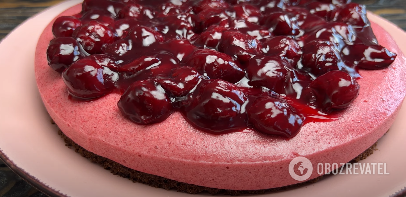 Lean chocolate cake with cherries: the best way to make it