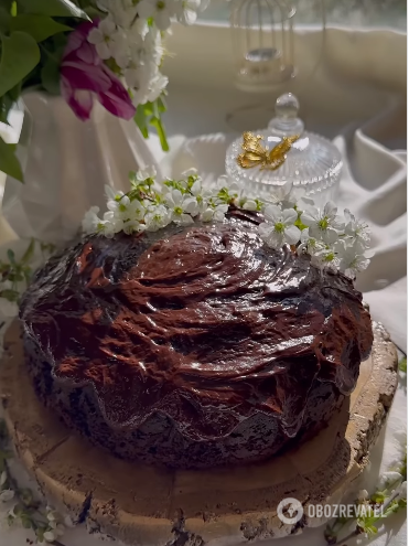 Legendary chocolate cake: airy, moist and tender