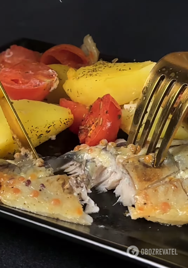 Mackerel with potatoes: how to cook a delicious dish from simple ingredients