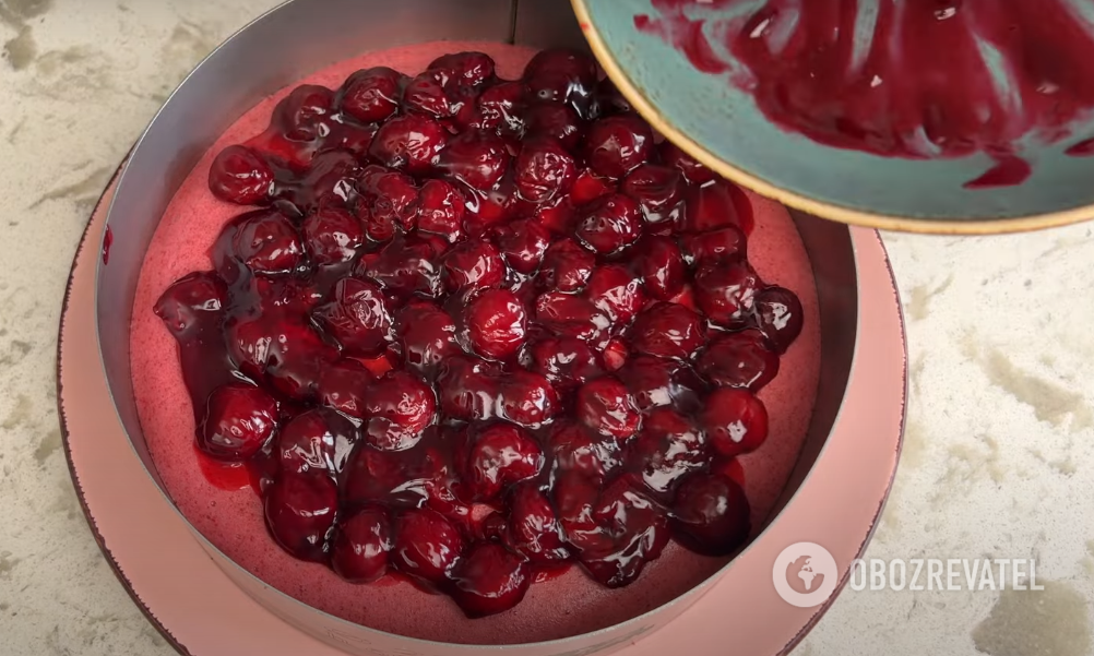 Lean chocolate cake with cherries: the best way to make it