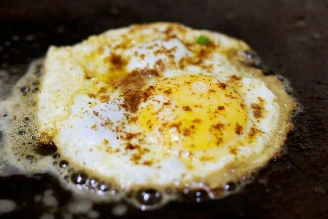 How to fry eggs without oil