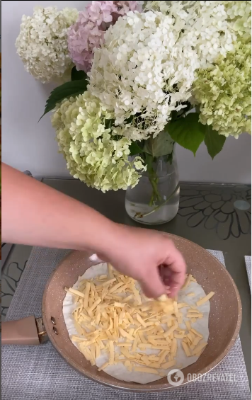 Pizza from pita bread in a skillet in 5 minutes: how to cook