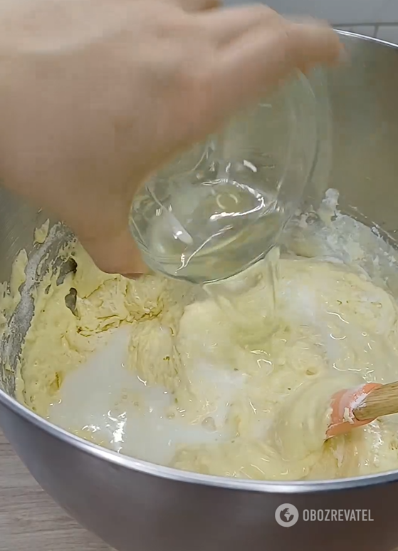 The most successful sponge cake in boiling water: the dough will definitely rise
