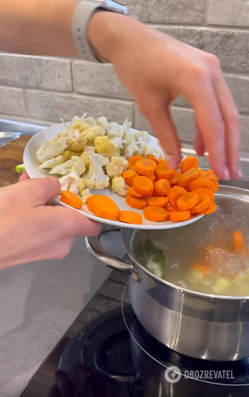How to make a clear soup with meat: a recipe with seasonal vegetables