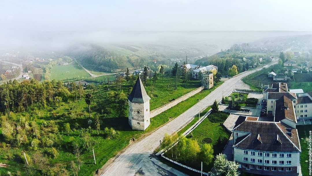Wycieczka samochodowa po Ukrainie: gdzie jechać wiosną?