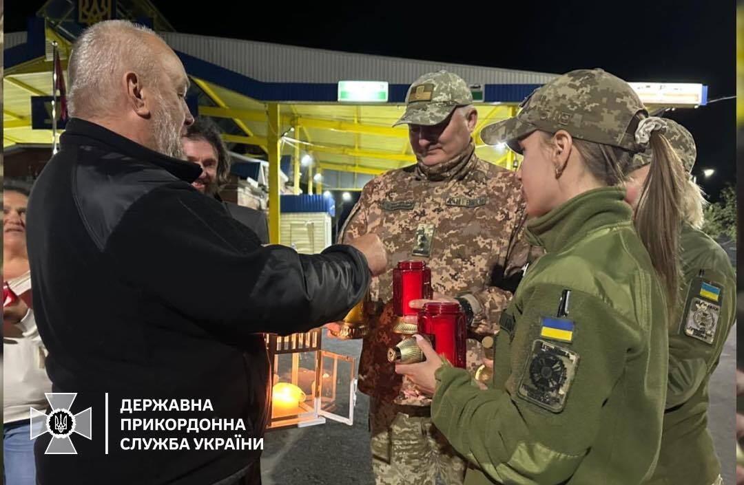 The Holy Fire delivered to Ukraine: first photos