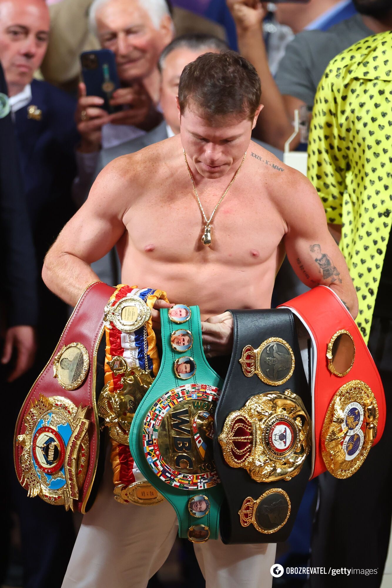 The undefeated boxer was knocked down for the first time in his career and lost the fight for the absolute championship. Video