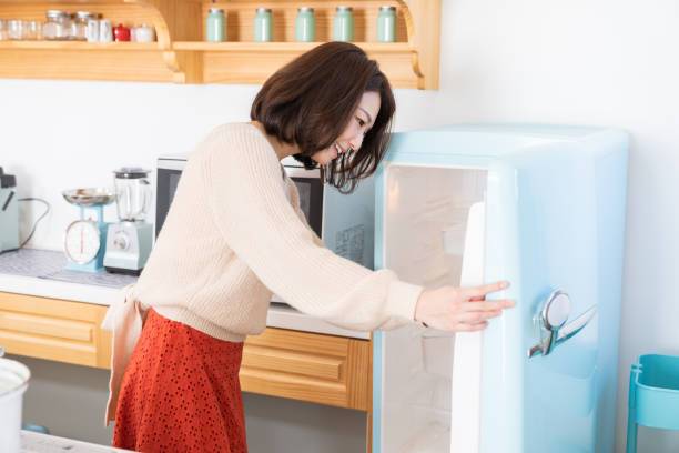Jak wyczyścić lodówkę ze starych plam