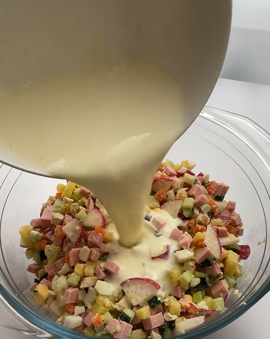 How to cook delicious okroshka with sour cream and ayran: better than kvass or kefir