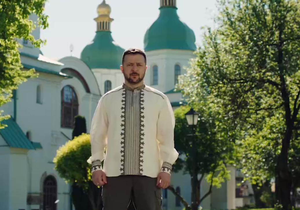 ''The light will return'': Zelenskyy changed his military shirt to long vyshyvanka for the Easter address, breaking the tradition