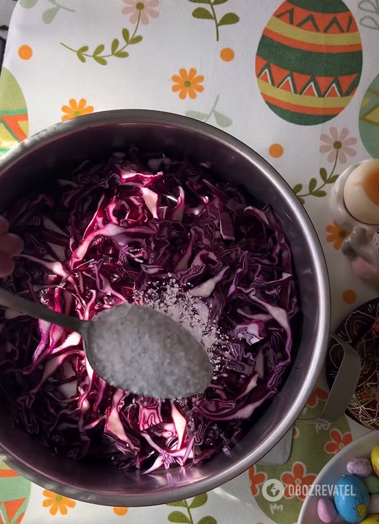 Without any chemicals: how to dye eggs for Easter with blue cabbage