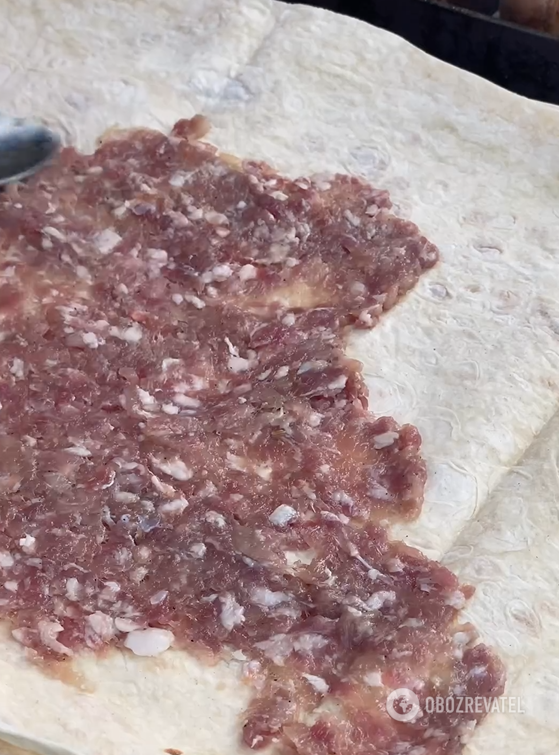 No need to marinate meat: how to make a delicious kebab from pita bread and minced meat