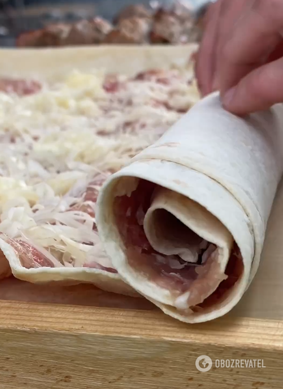 No need to marinate meat: how to make a delicious kebab from pita bread and minced meat