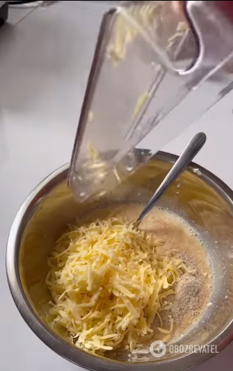 Lazy khachapuri with cheese: cooked in a skillet