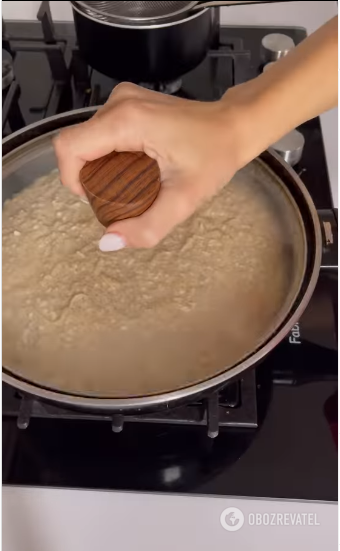 Lazy khachapuri with cheese: cooked in a skillet