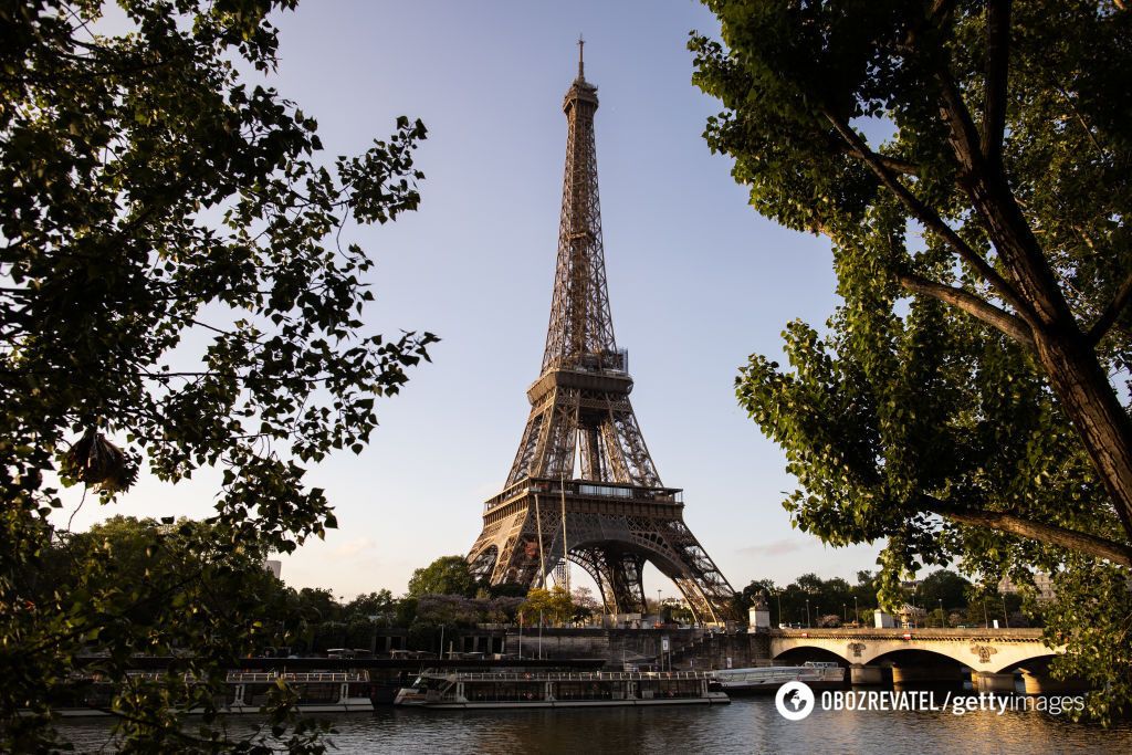 ''Hyped'' Eiffel Tower and Stonehenge's ''bunch of rocks'': 10 popular attractions that failed to impress tourists