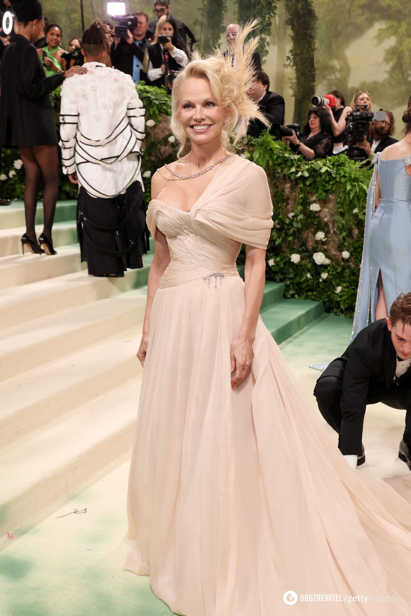 Pamela Anderson breaks her ''no makeup'' rule at Met Gala 2024