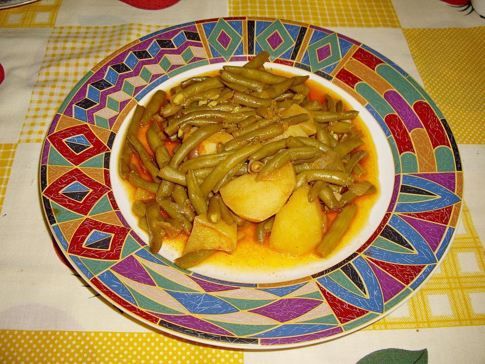 Green beans with vegetables in a pan