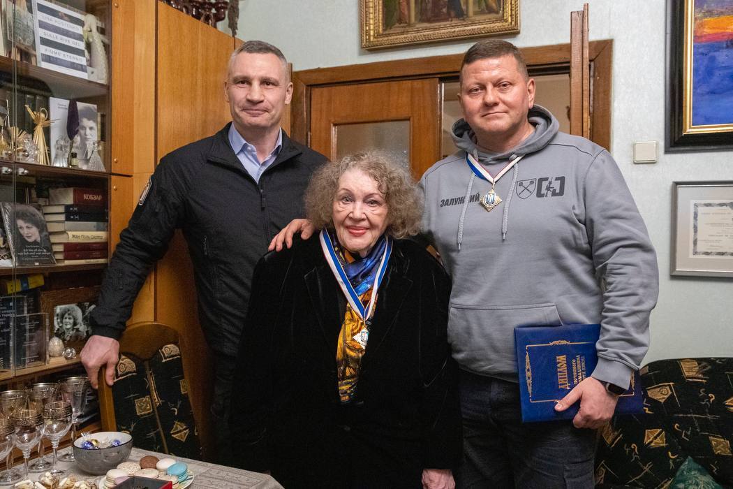 Klitschko awarded the title of ''Honorary Citizen of Kyiv'' to Lina Kostenko and Valerii Zaluzhnyi. Photo