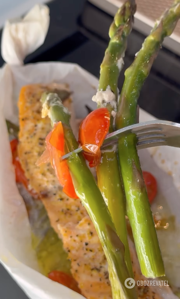 Cooked fish with asparagus