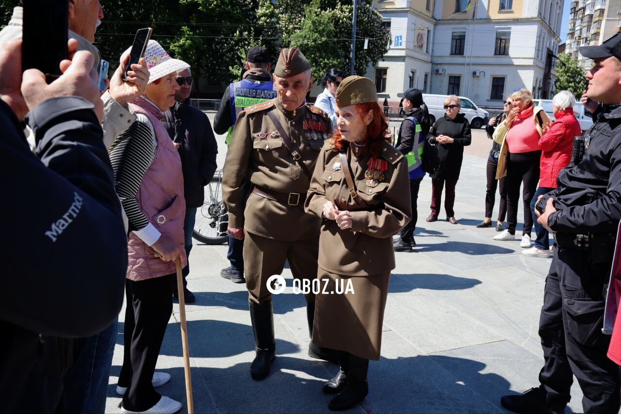 The ''veteran'' with the Soviet star, who appeared at the Memorial of Eternal Glory in Kyiv, has been in the ''Myrotvorets'' database since 2018. Photo