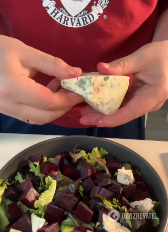 Salad with beets and cheese Dorblu: for those who are not afraid to experiment with flavors