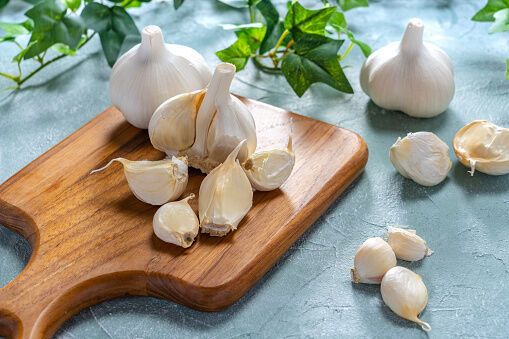 Garlic for a dish