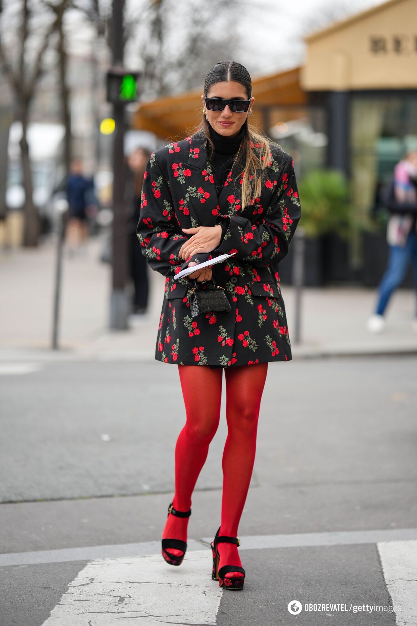 Glasses on the head, tan tights and 3 more fashion mistakes that betray a lack of taste