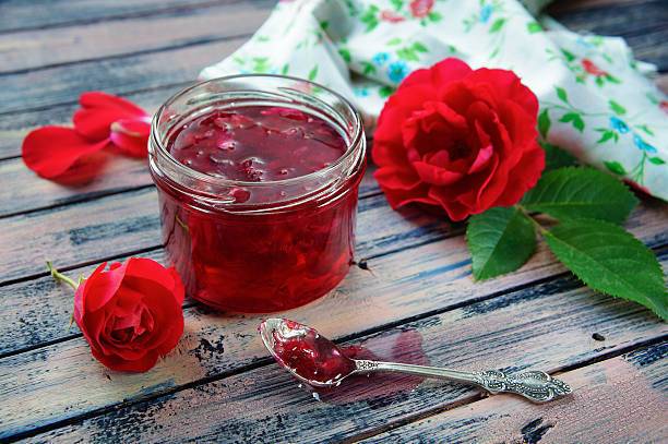 Strawberry jam with a special ingredient: it turns out to be very flavorful and attractive