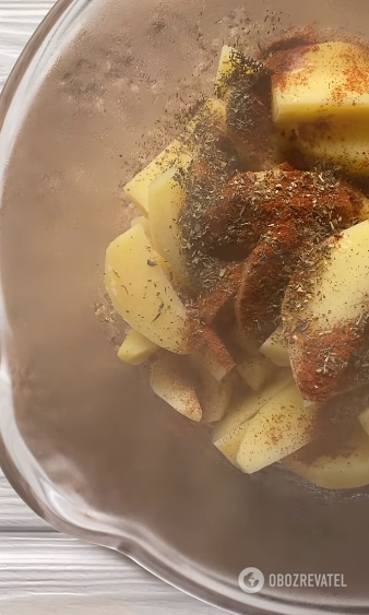 Crispy and juicy country-style potatoes: how to cook the popular dish properly