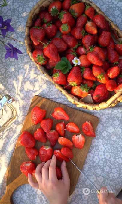 How to prepare strawberry liqueur at home: recipe