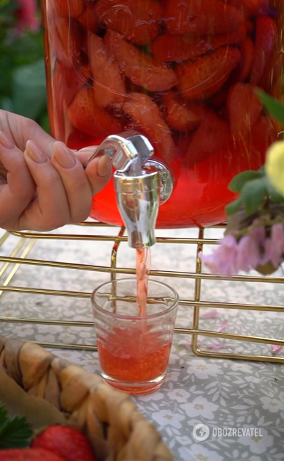 How to prepare strawberry liqueur at home: recipe