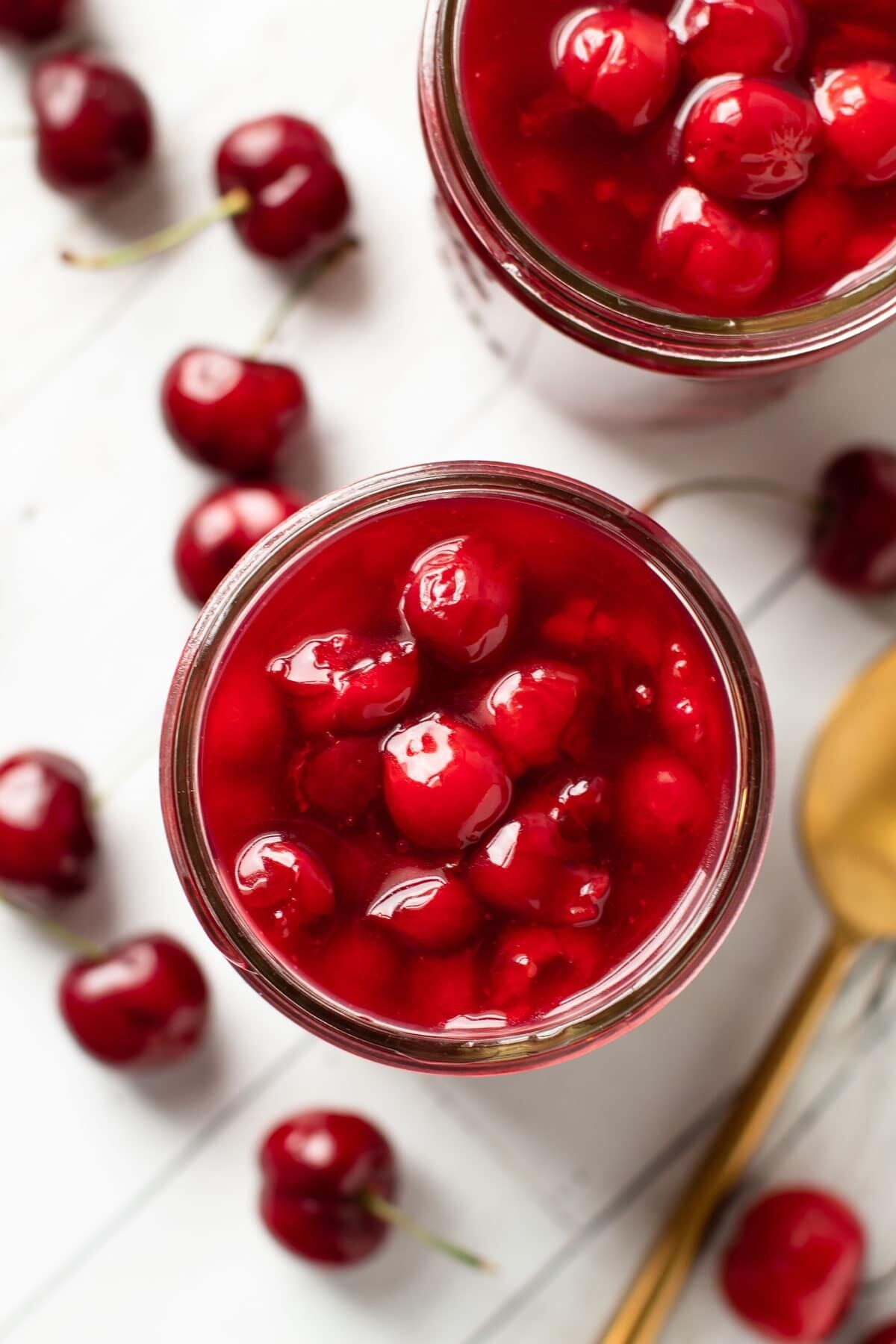 Cherries in their own juice for winter: perfect for cakes, pies and other desserts