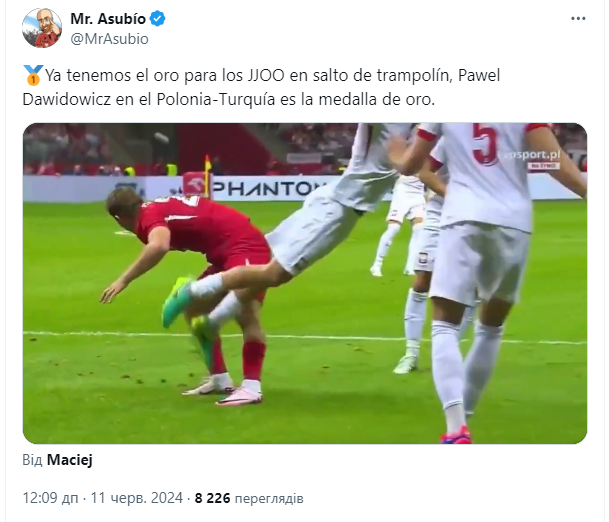 Poland's footballer staged the ''simulation of the year'' in the match against Turkey. Video