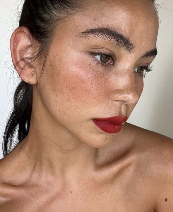 Boyfriend blush. A daring makeup trend that will make you blush is gaining popularity on TikTok