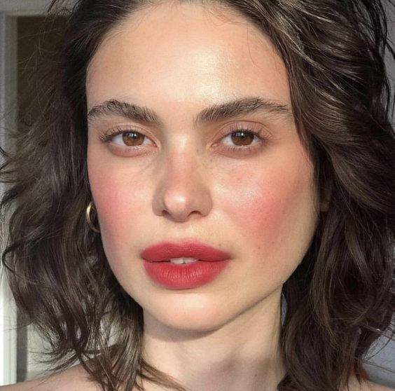 Boyfriend blush. A daring makeup trend that will make you blush is gaining popularity on TikTok