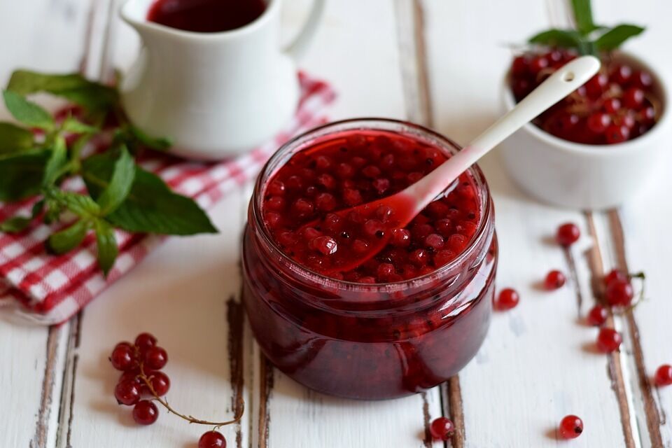 How to make red currant jelly according to an old recipe