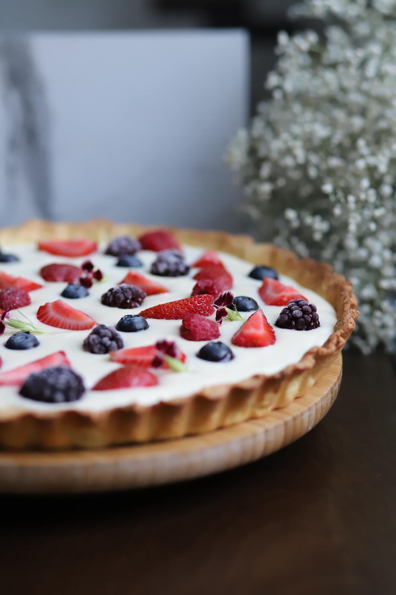 Cake with berries